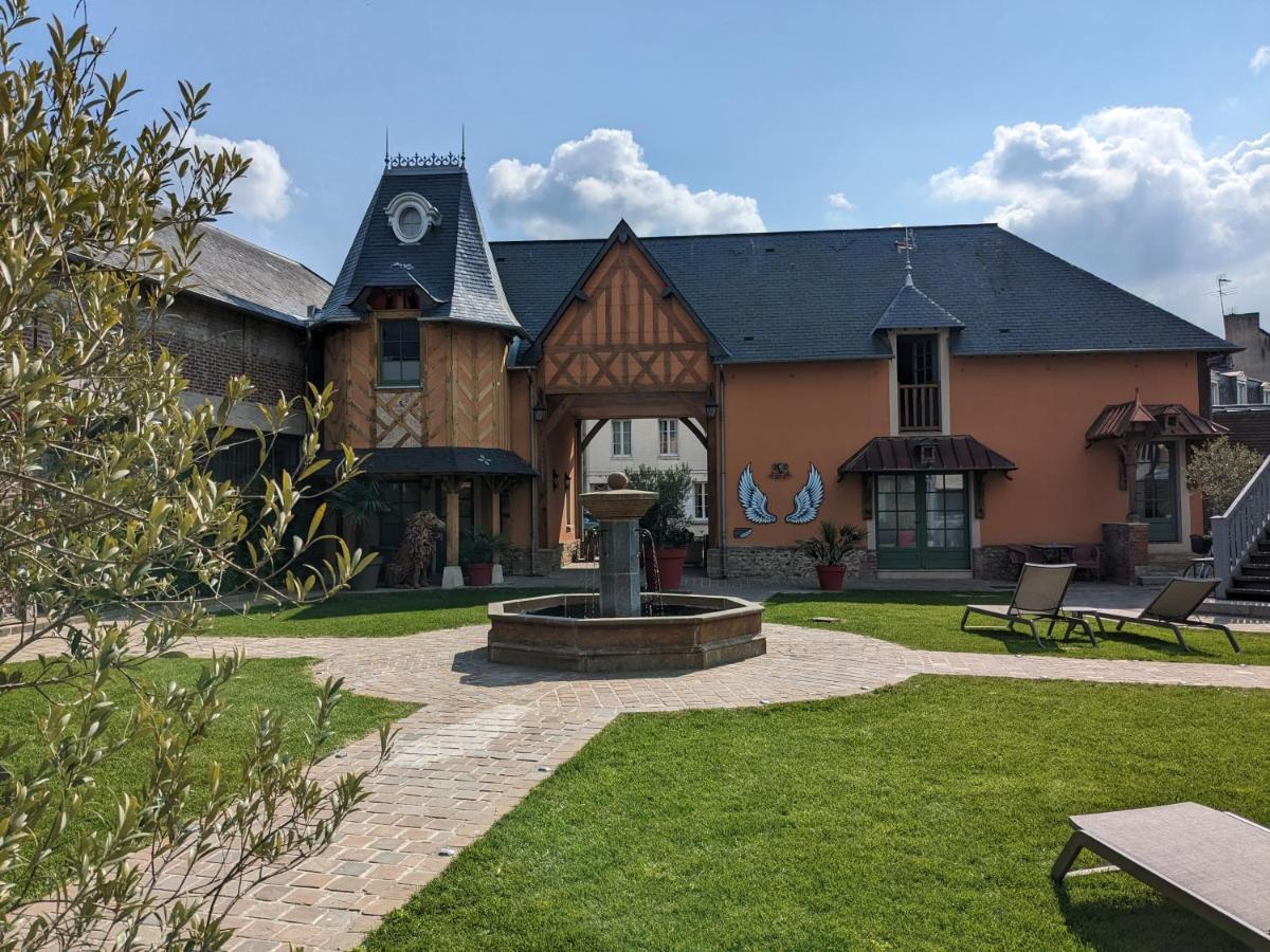 Hotel Et Spa Le Lion D'Or Pont-l'Eveque  Bagian luar foto